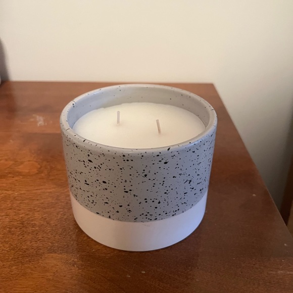 Life at Home Candle - Picture 1 of 2